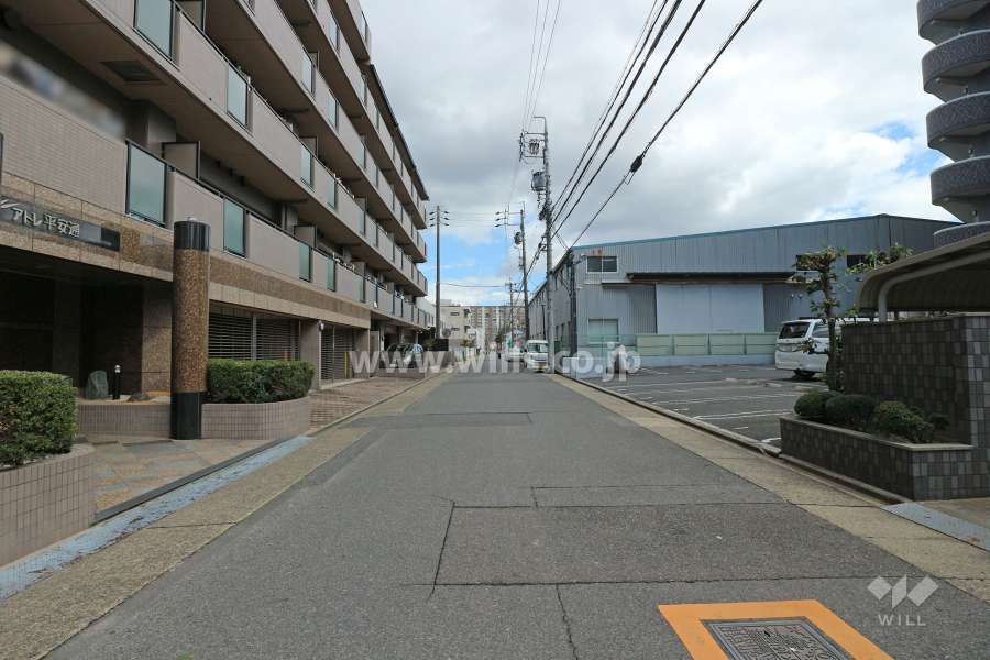 敷地南側の前面道路