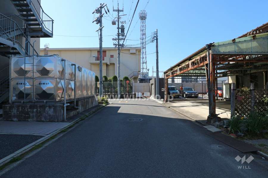 敷地南側の前面道路