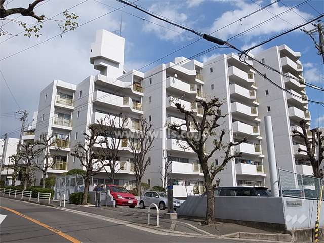 千里山ロイヤルマンション1番街Ａ棟の外観（西側から）