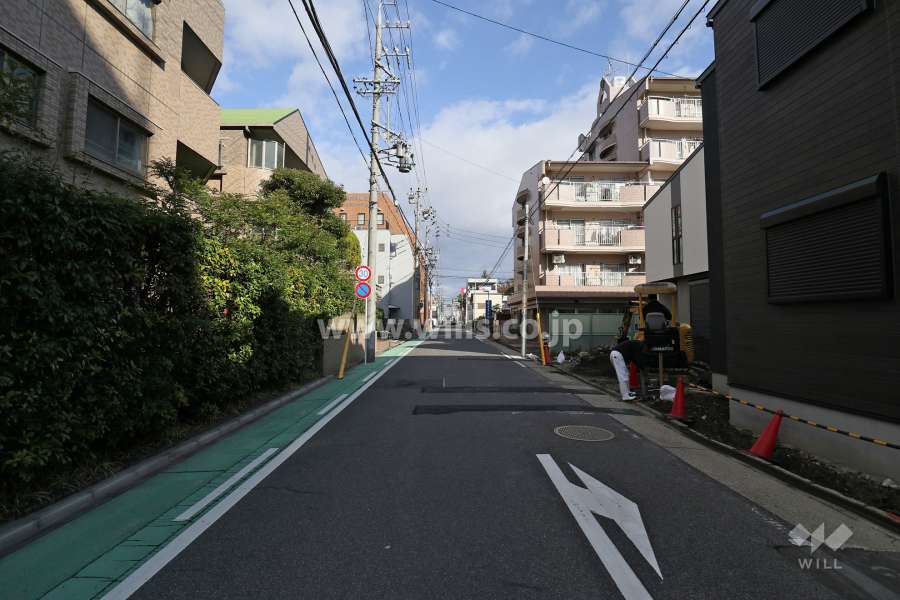 敷地東側の前面道路