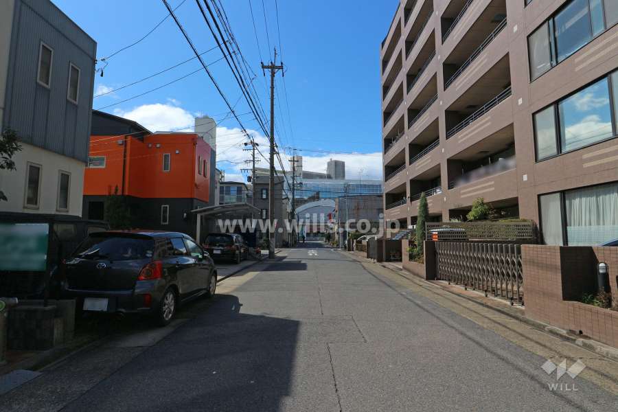 敷地南側の前面道路