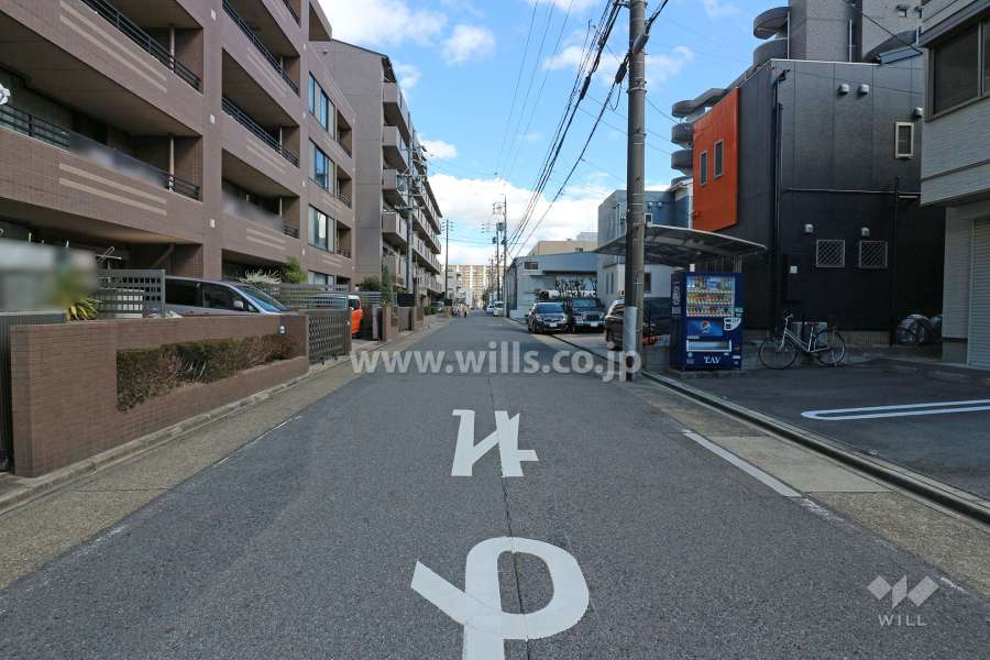 敷地南側の前面道路