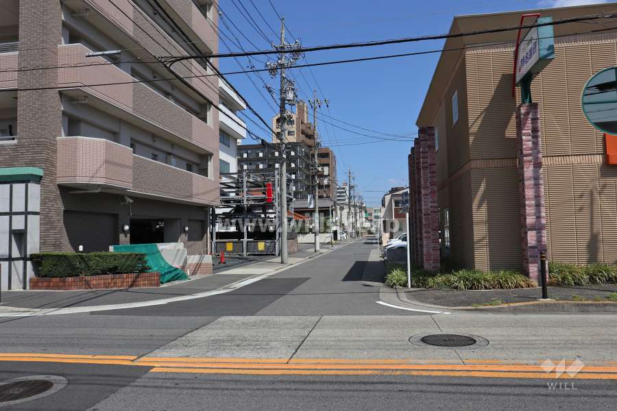 敷地北東側の前面道路