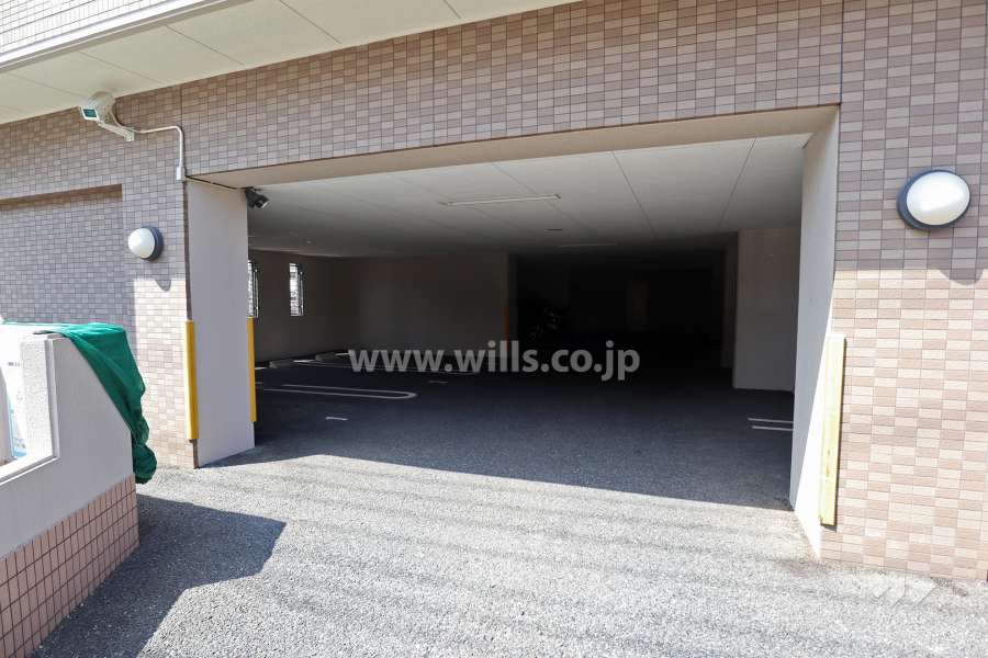駐車場出入り口・敷地内駐車場（屋内平面式）