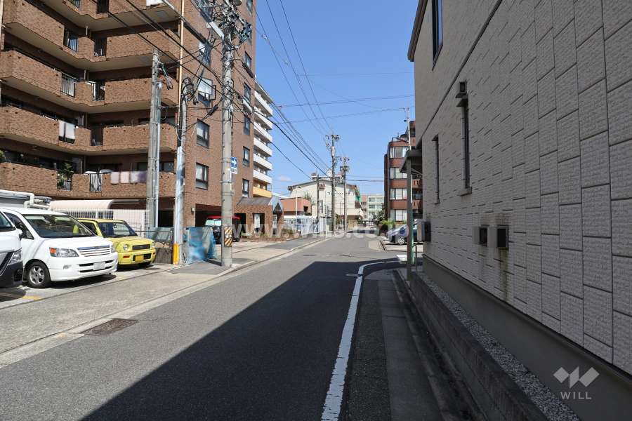 敷地東側の前面道路