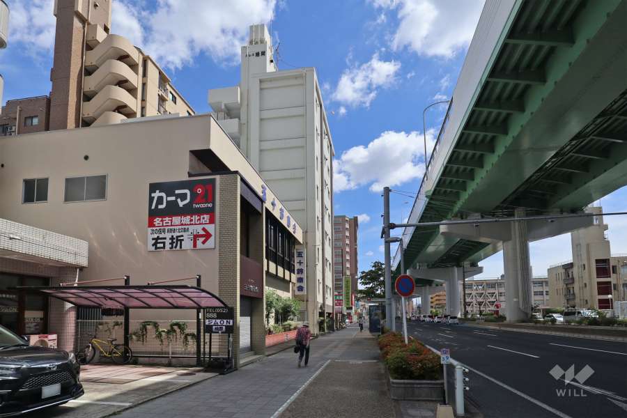 敷地の西側前面道路