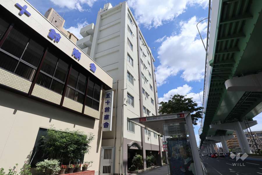 パレス鳩岡の外観（北西側から）