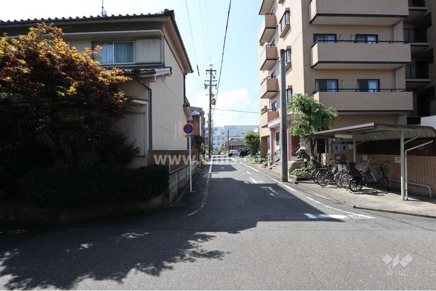 敷地東側の前面道路
