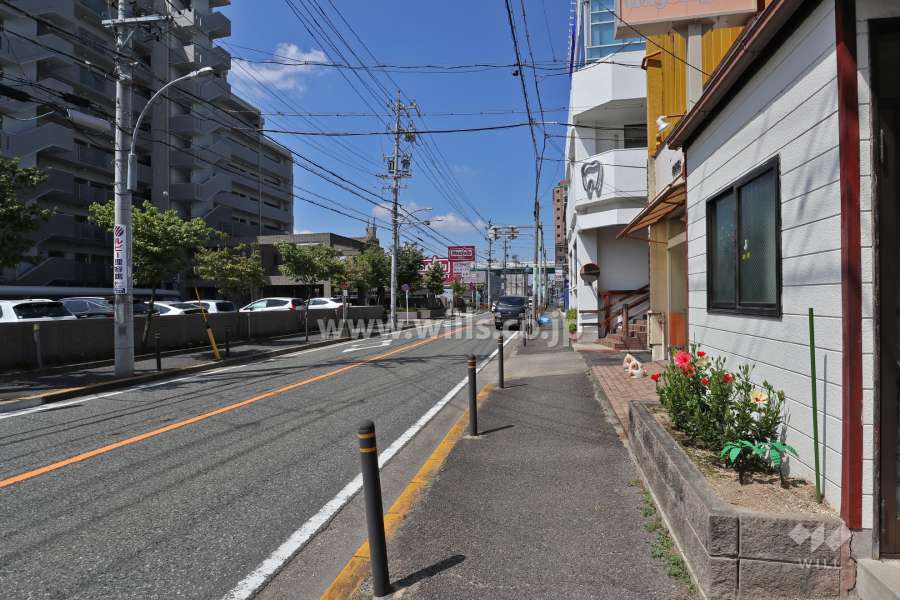 敷地北側の前面道路(東側から)