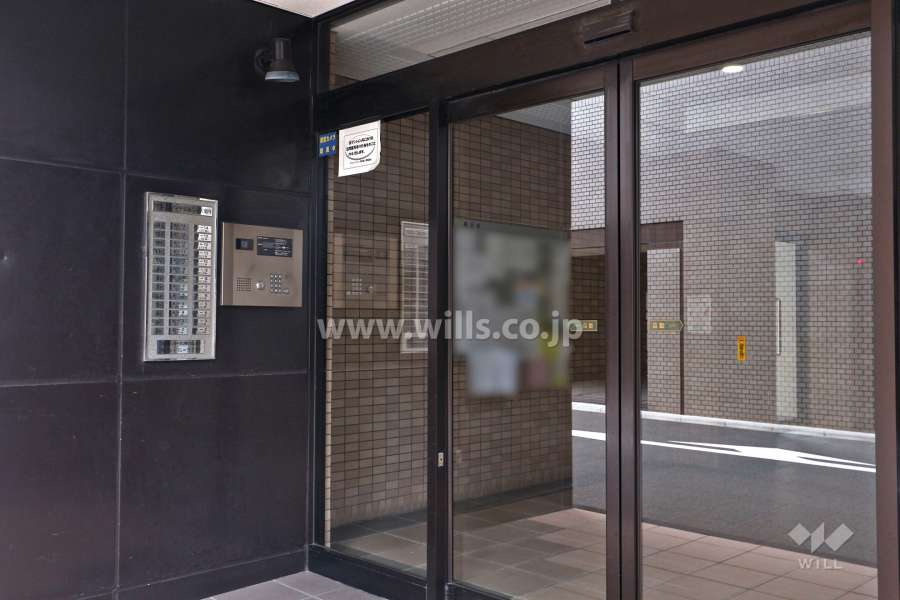 エントランスはオートロック付きです。