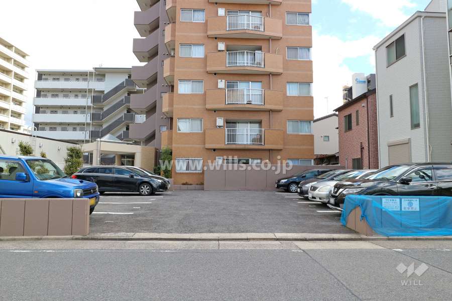 駐車場出入り口・敷地内駐車場（屋外平面式）
