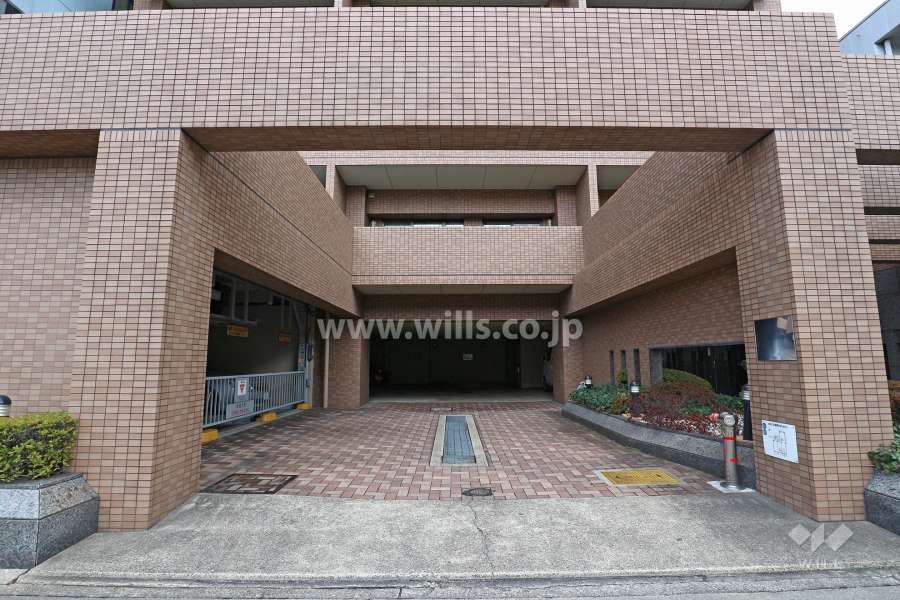 駐車場出入り口・敷地内駐車場（屋外機械式、屋内平面式）