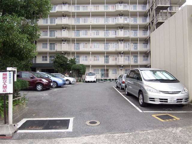 東側駐車場
