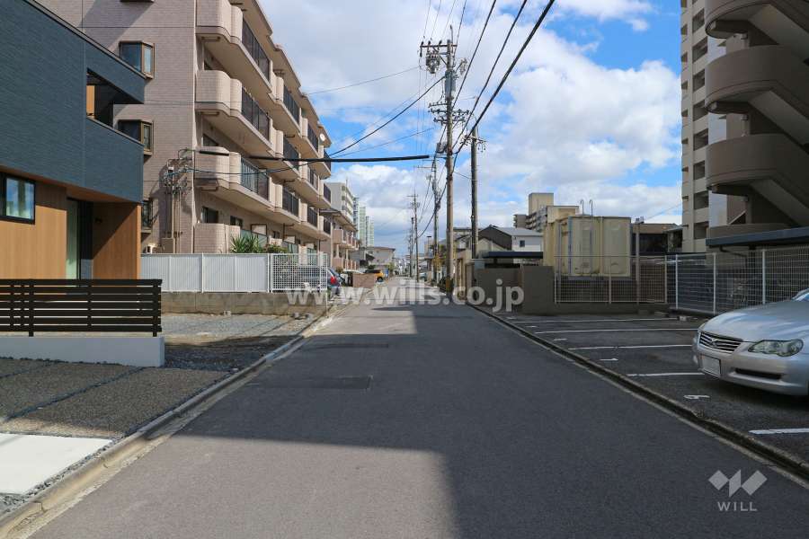 敷地北東側の前面道路