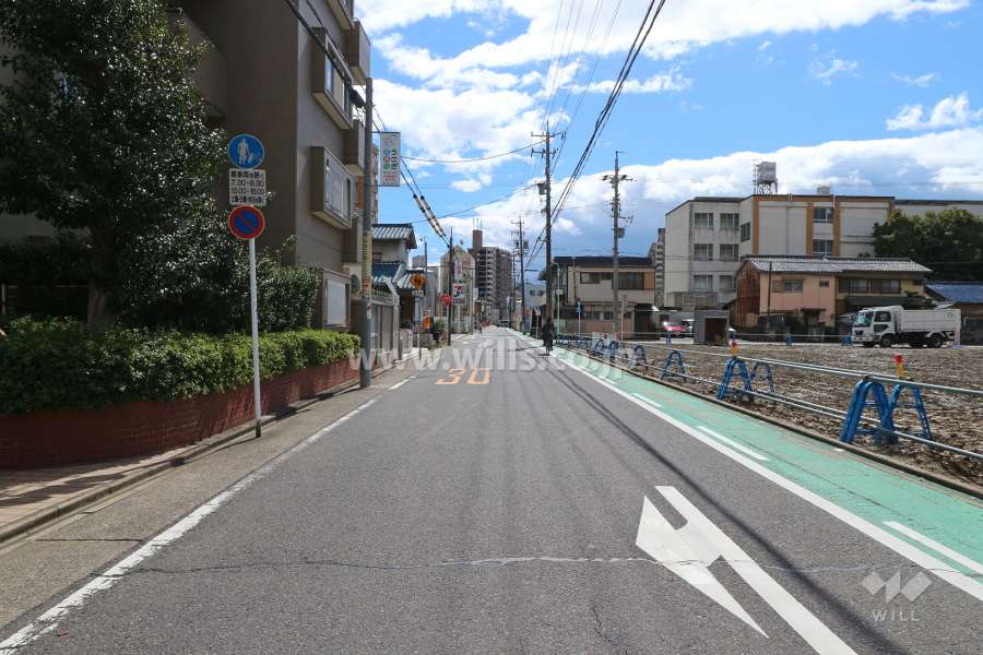 敷地北西側の前面道路