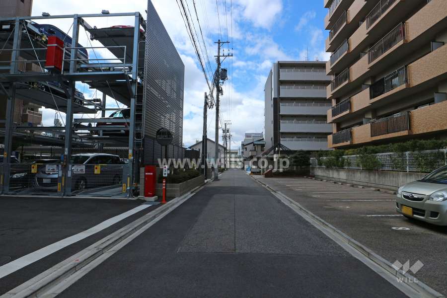 敷地南東側の前面道路