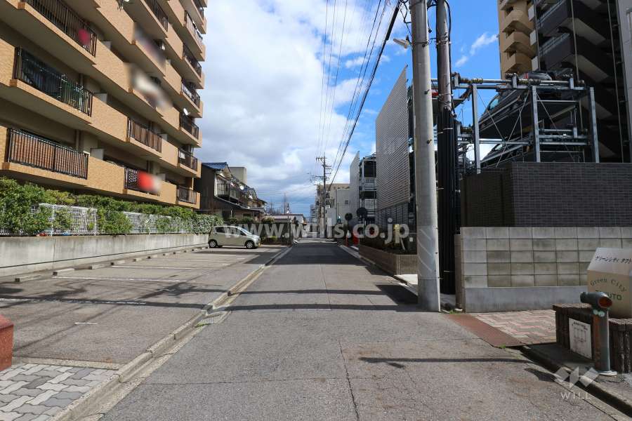 敷地南東側の前面道路