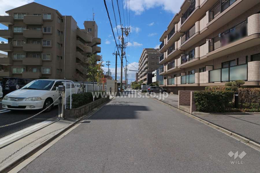 敷地北東側の前面道路
