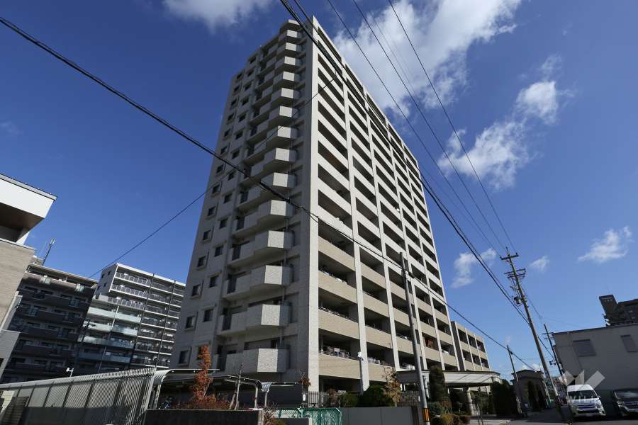 ライオンズプラザ平安通の外観（南西側から）