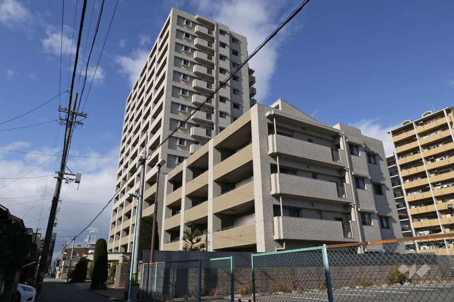 ライオンズプラザ平安通の外観（南東側から）