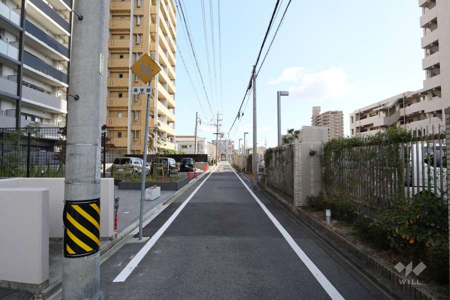 敷地北側の前面道路