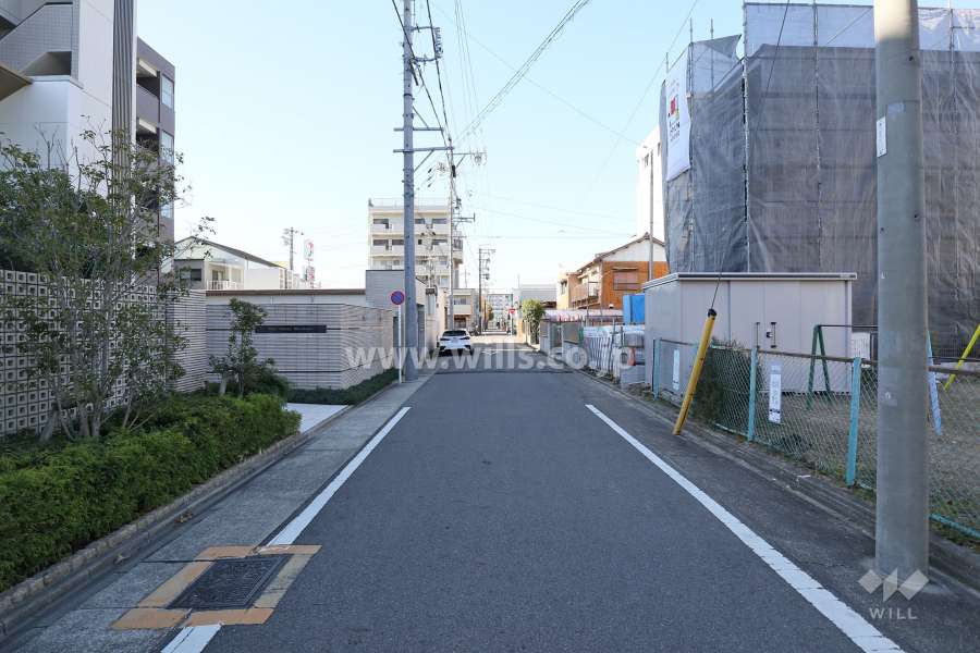 敷地北側の前面道路