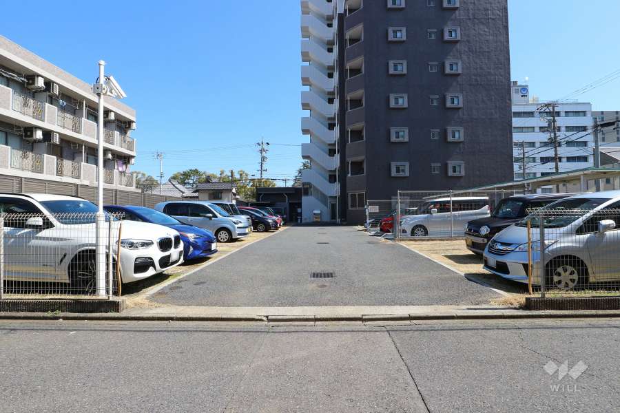 駐車場出入り口・敷地内駐車場（屋外平面式）