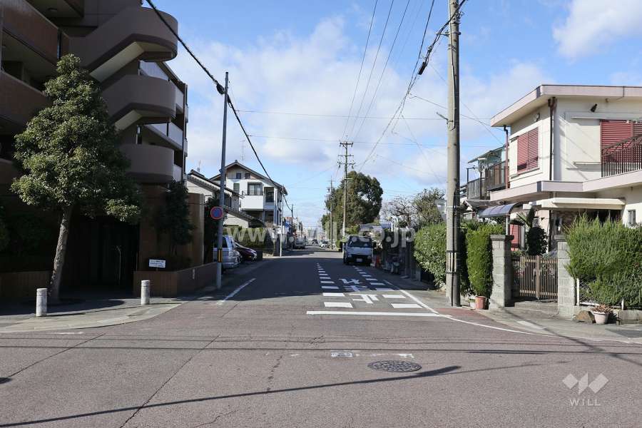 敷地北側の前面道路