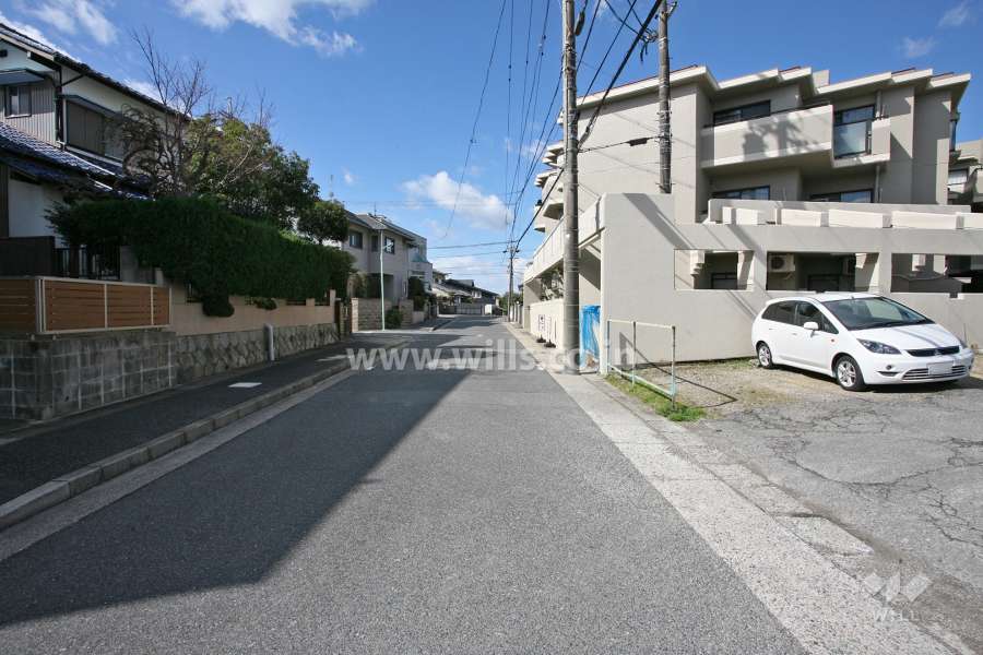 敷地南側の前面道路