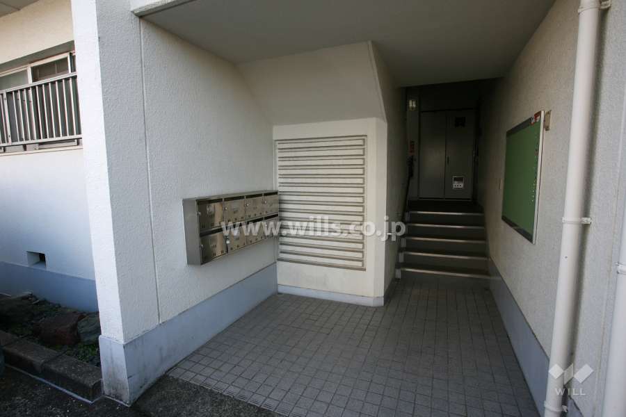 共用ポストと共用階段
