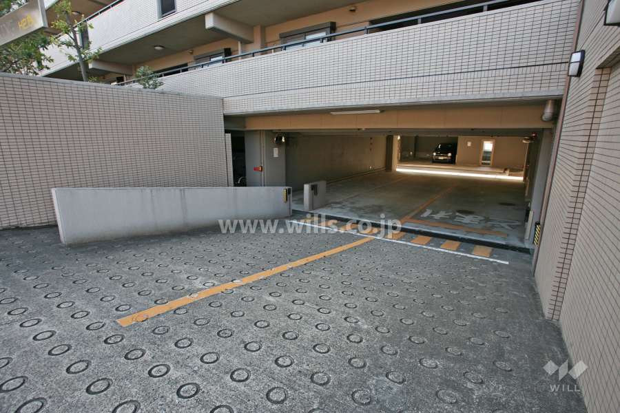 駐車場出入り口