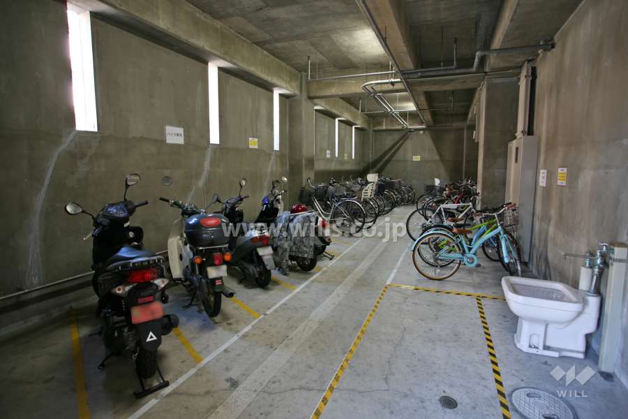 駐輪場とバイク置場