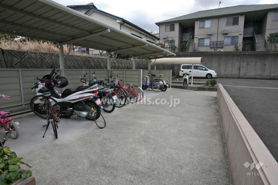 駐輪場とバイク置場