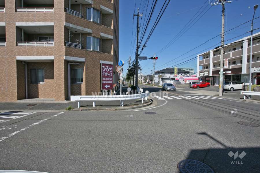 敷地東側の前面道路