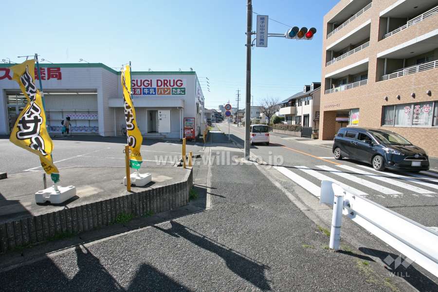 敷地南側の前面道路