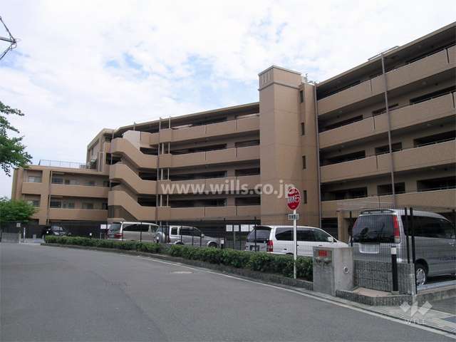 ローレルコート千里山星が丘の外観（北側から）