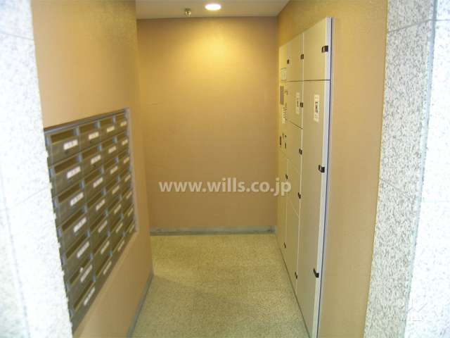 宅配ボックスもある共用ポスト