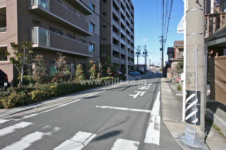 敷地東側の前面道路