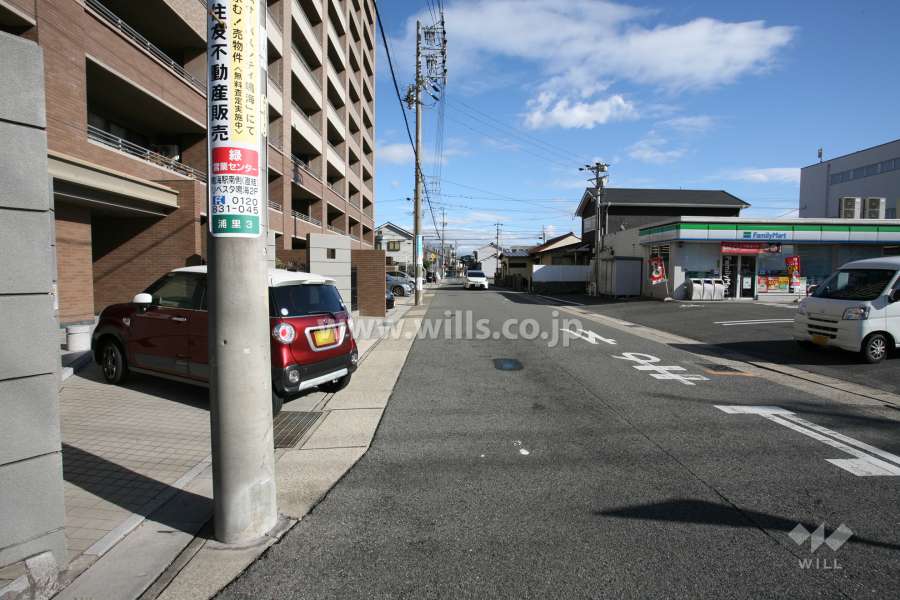 敷地南側の前面道路
