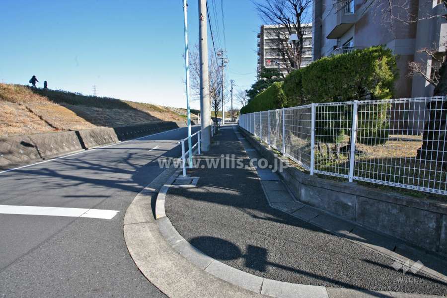 敷地北西側には天白川が流れています。