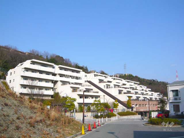 カネボウ西宮名塩東山グリーンマンションの外観（南西側から）