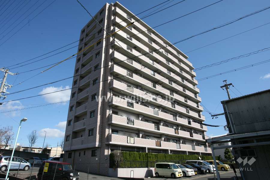 宝マンション鳴海ウエストの外観(南西側から)