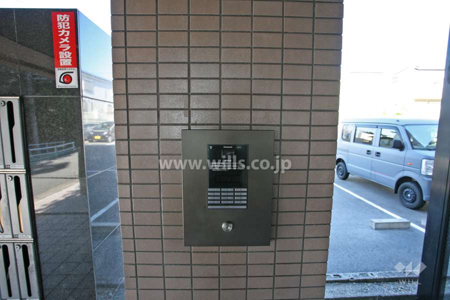 エントランスはオートロック付きです。