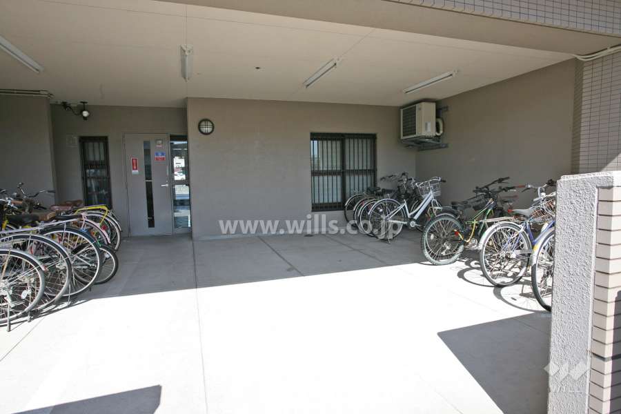 屋内に設けられた駐輪場