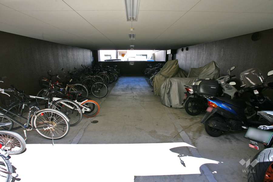 バイク置場と駐輪場（屋内）
