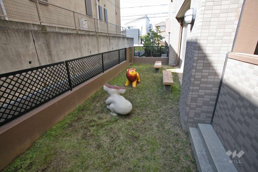 敷地内の遊び場