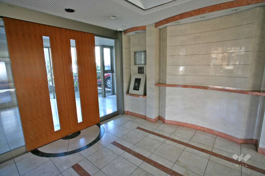 エントランスはオートロック付きです。