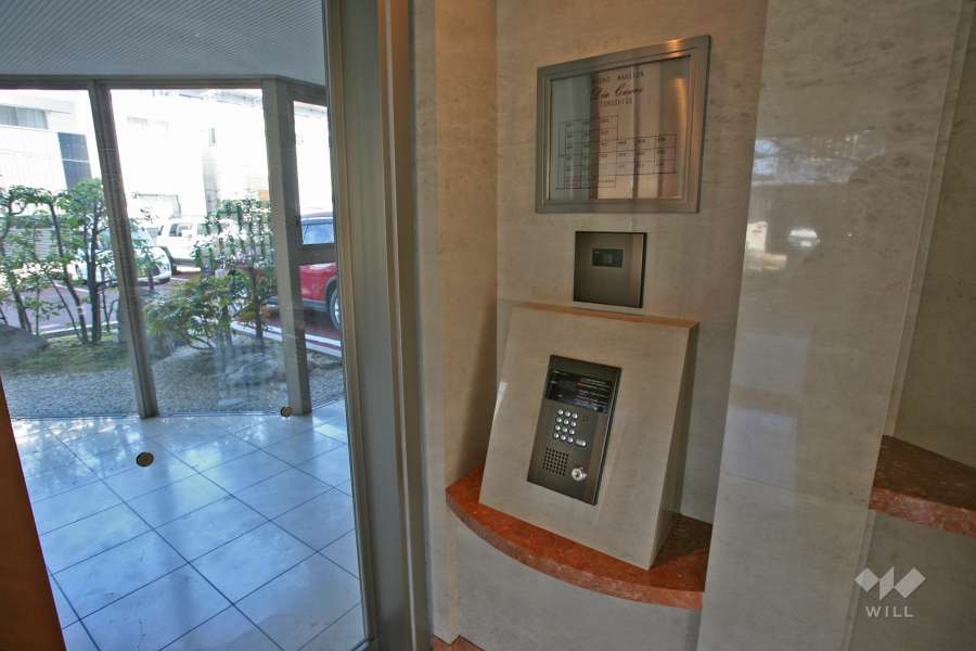 オートロックと案内板