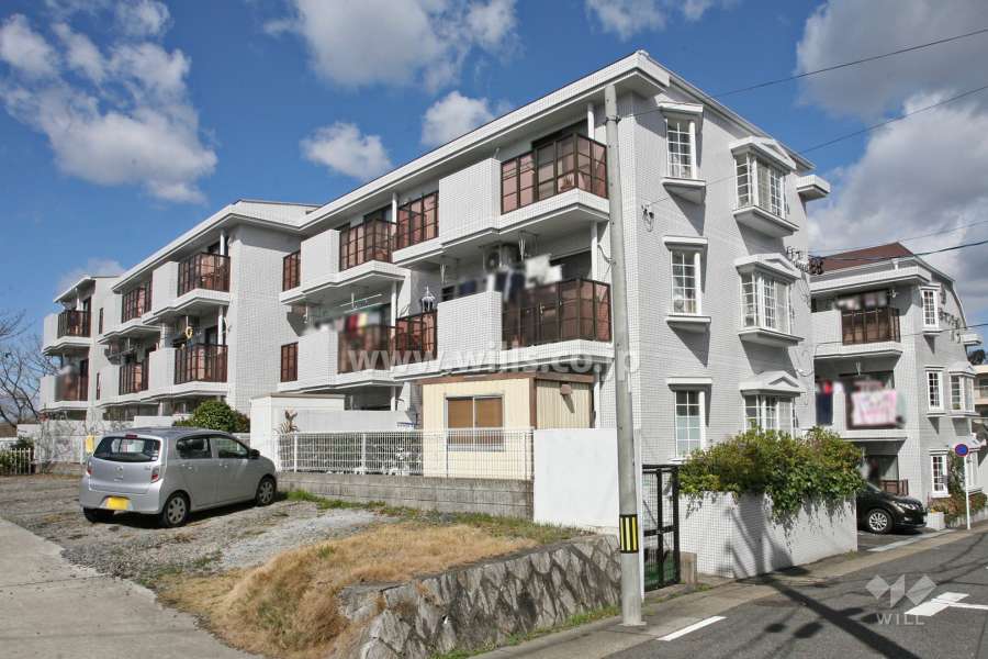 真栄マンション久方の外観(南東側から)