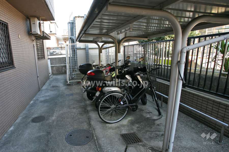 駐輪場とバイク置場